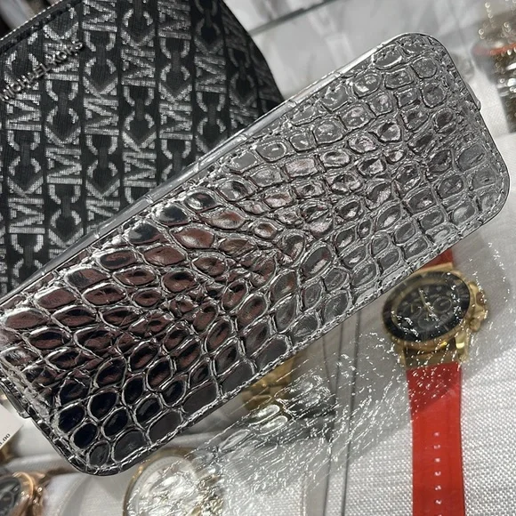 Michael Kors Empire Sm Metallic Crocodile Embossed Leather Travel Pouch
Silver - Picture 8 of 16